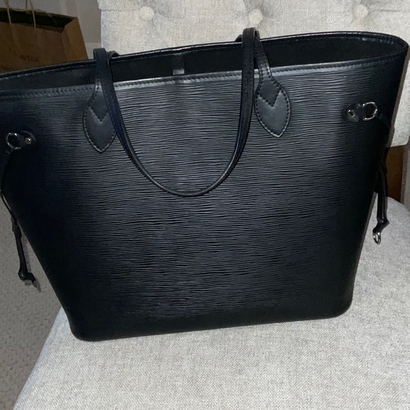 Louis Vuitton Epi Leather Neverfull MM Black | Like New + Entrupy COA+Insert - Picture 9 of 16